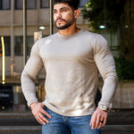 تي شيرت ريلاكس بيزك رجالي قطن كم طويل برقبة دائرية متوسطة بيج واسود