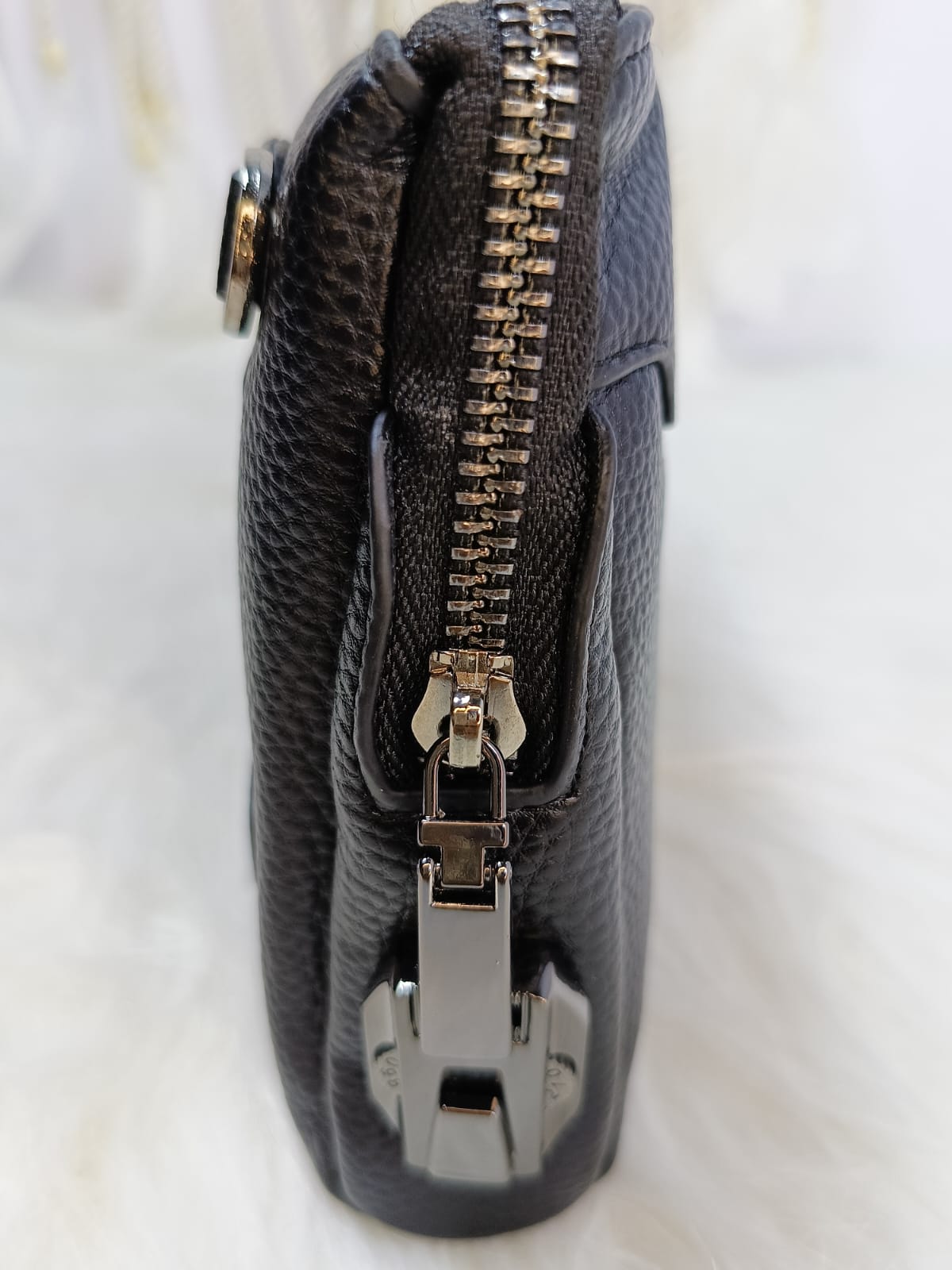 شنطة-تومي-هيلفيغر-ميرور-بسوستة-أمامي-وقفل-أمان-ماو_ستور