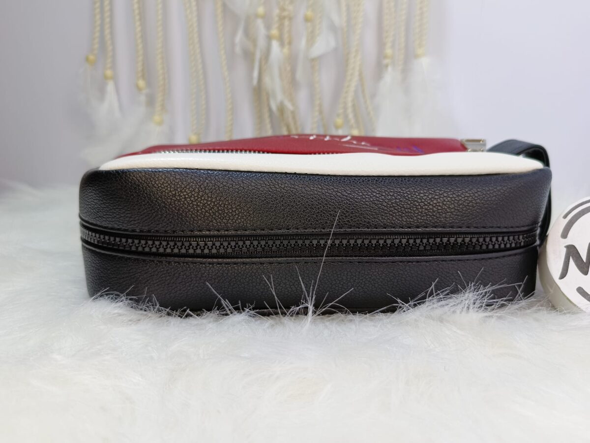 شنطة-تومي-هيلفيغر-ميرور-مع-البوكس-موديل