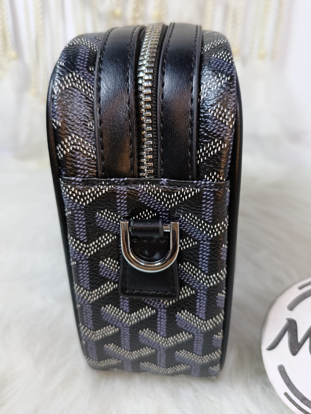 شنطة-جويارد-ميرور-لارج-سوستة-واحدة-وجيب-امامي-ماو_ستور