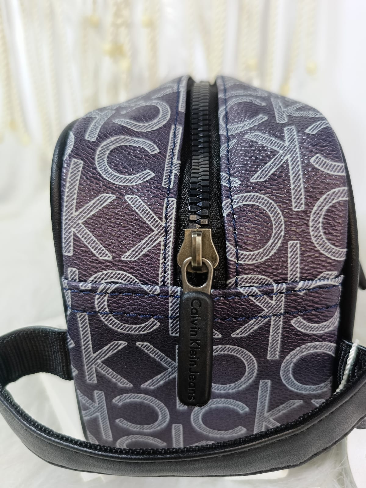 شنطة-كالفن-كلاين-ميرور-هاند-ب-2-سوستة-وجيب-امامي-ماو_ستور