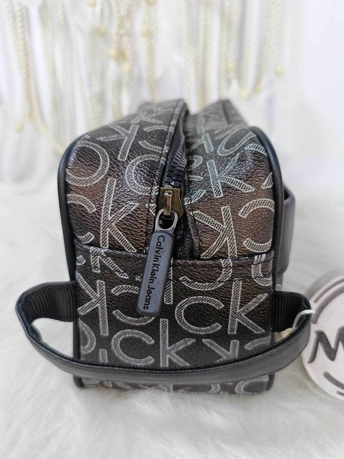 شنطة-كالفن-كلاين-ميرور-هاند-ب-2-سوستة-وجيب-امامي-ماو_ستور