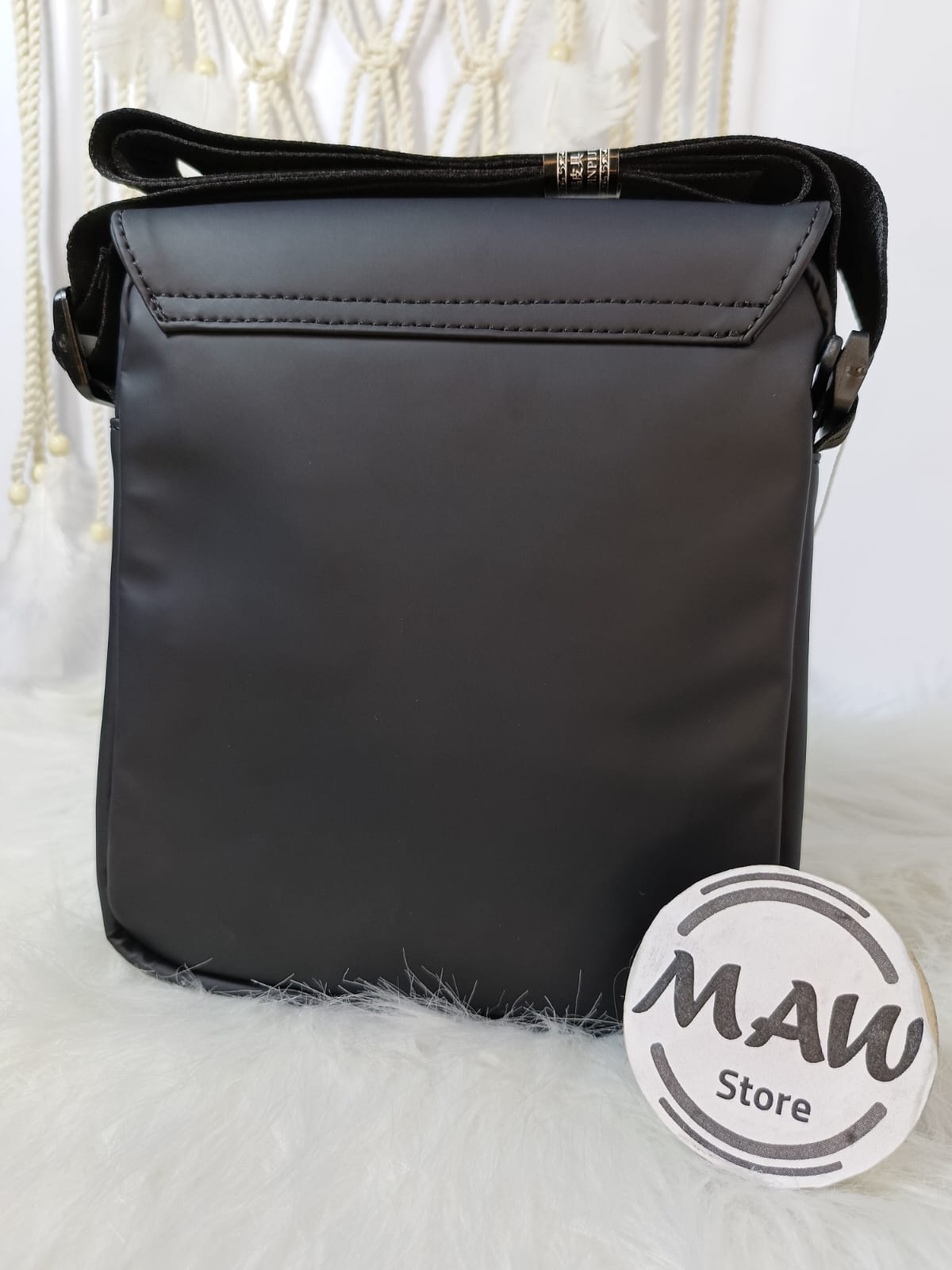 شنطة-كروس-كالفين-كلاين-ميرور-ضد-الماء-بسوستة-واحدة-وجيب-امامي-ماو_ستور