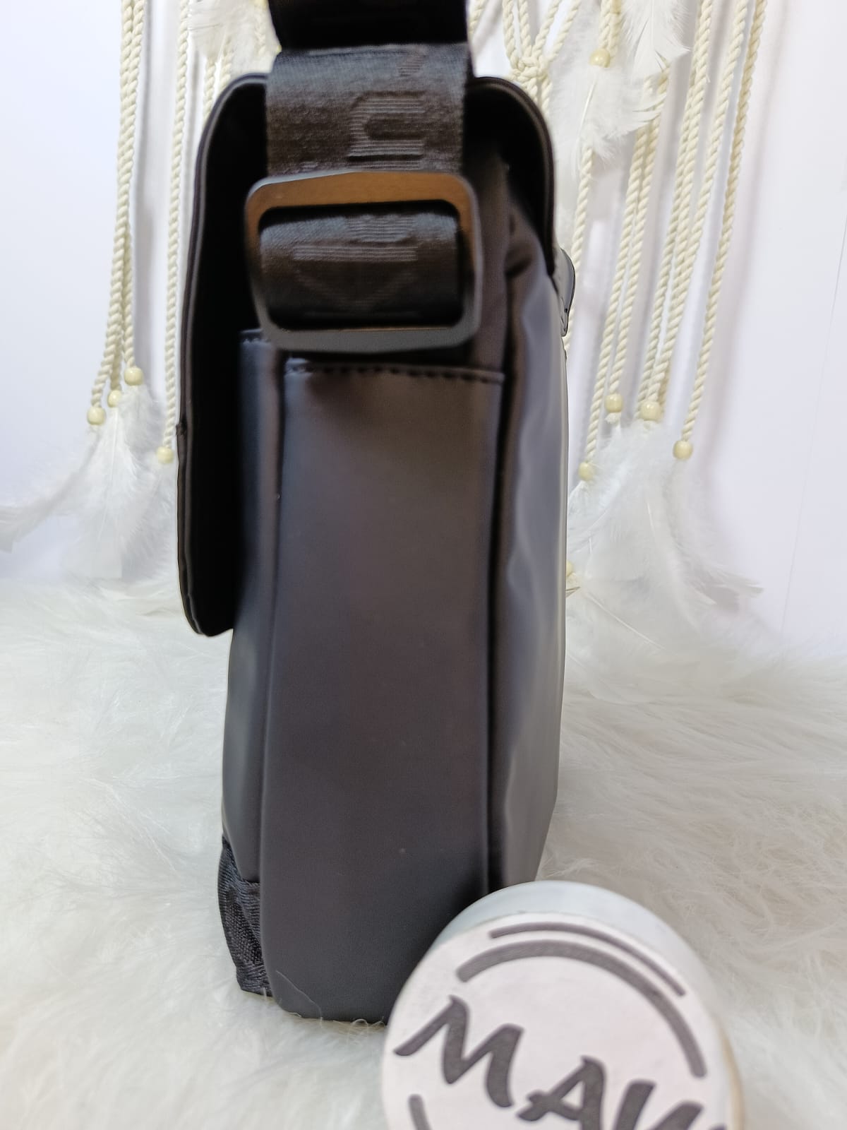 شنطة-كروس-كالفين-كلاين-ميرور-ضد-الماء-بسوستة-واحدة-وجيب-امامي-ماو_ستور