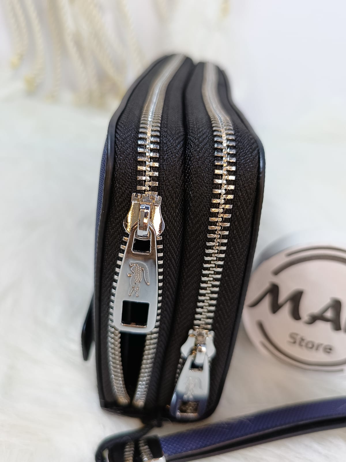 شنطة-لاكوست-ميرور-ب-2-سوستة-ضد-الماء-ماو_ستور