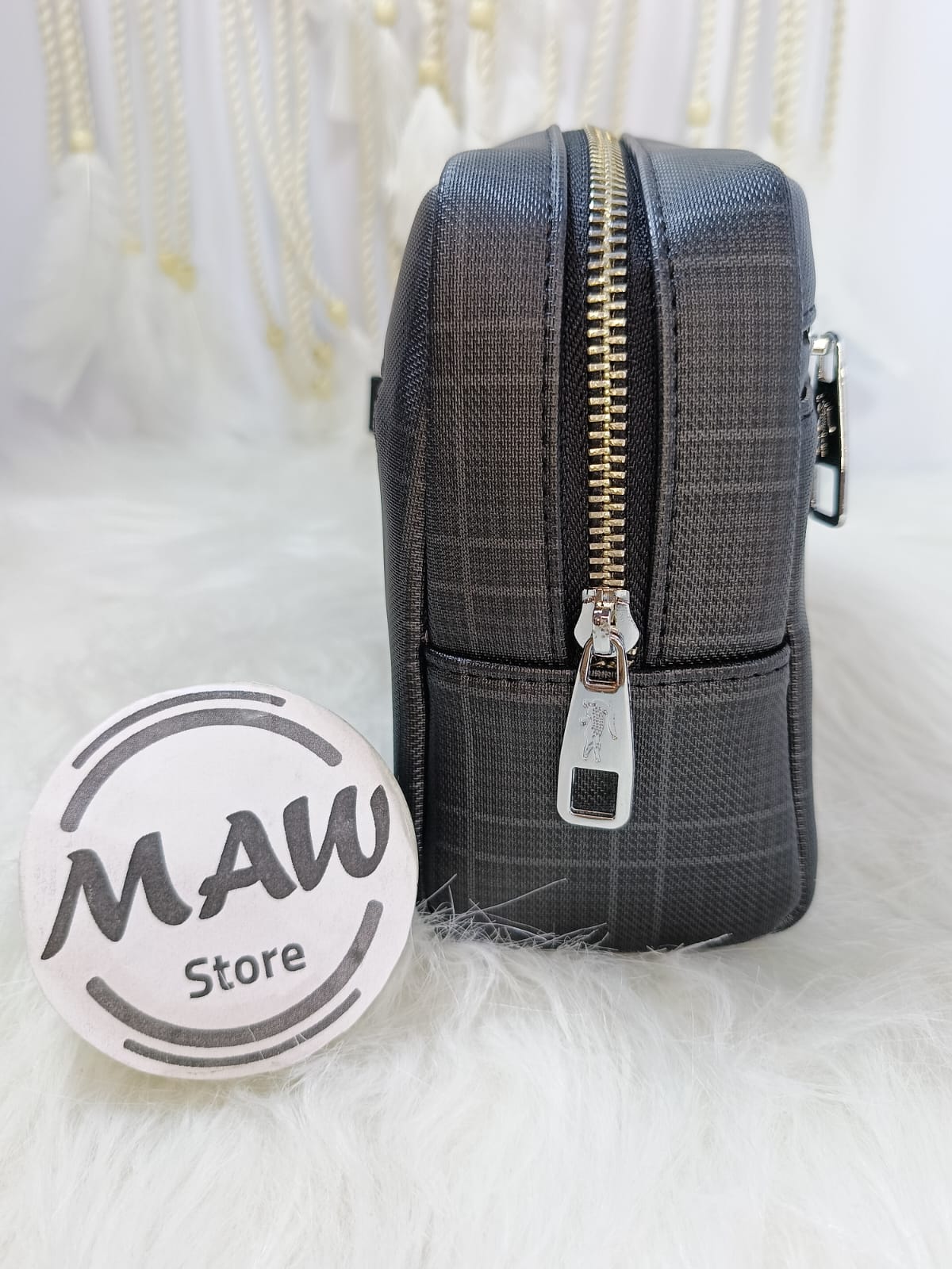 شنطة-لاكوست-ميرور-سوستة-كبيرة-و-سوتة-امامية-وسوستة-خلفية-ماو_ستور