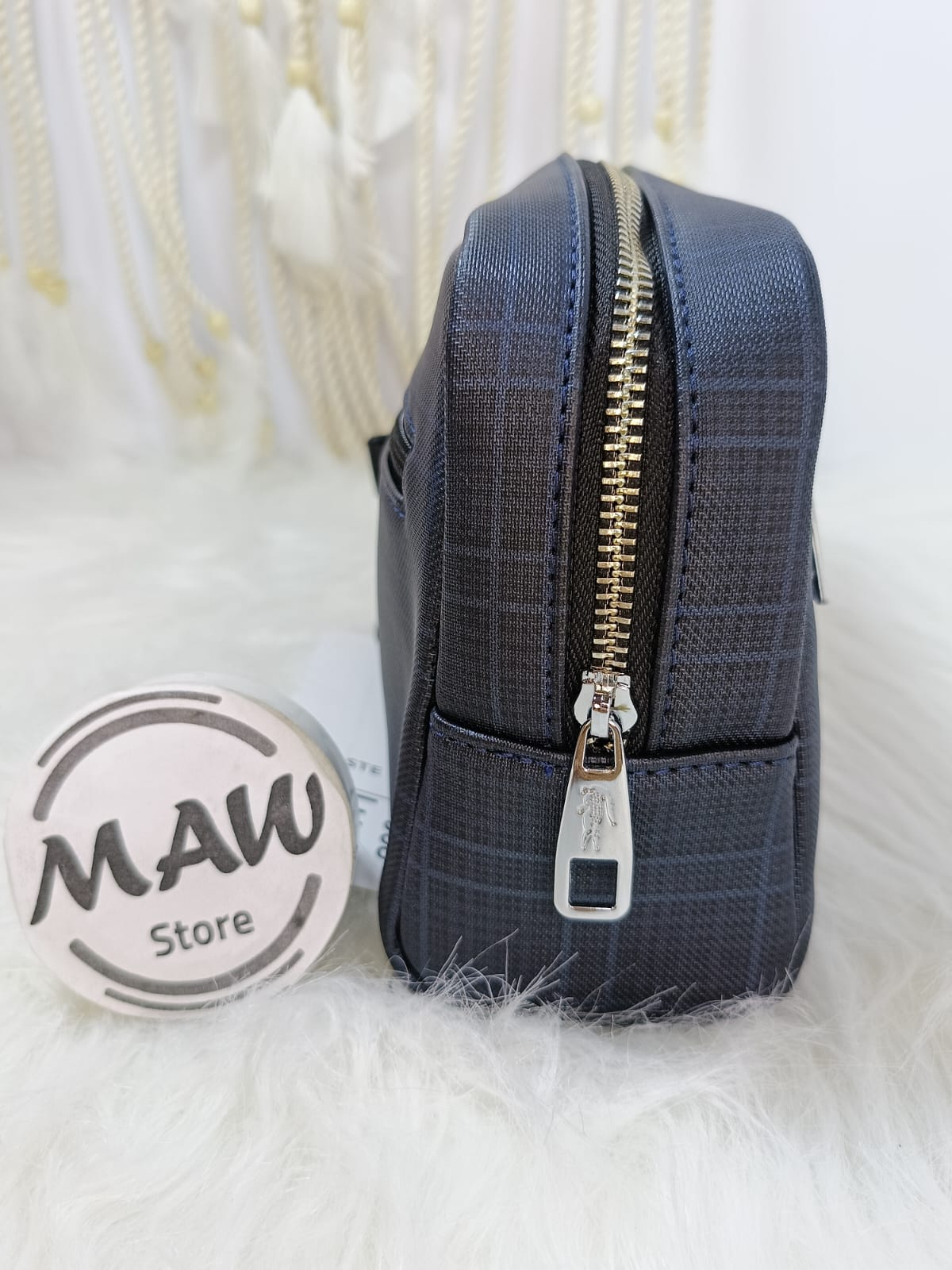 شنطة-لاكوست-ميرور-سوستة-كبيرة-و-سوتة-امامية-وسوستة-خلفية-ماو_ستور