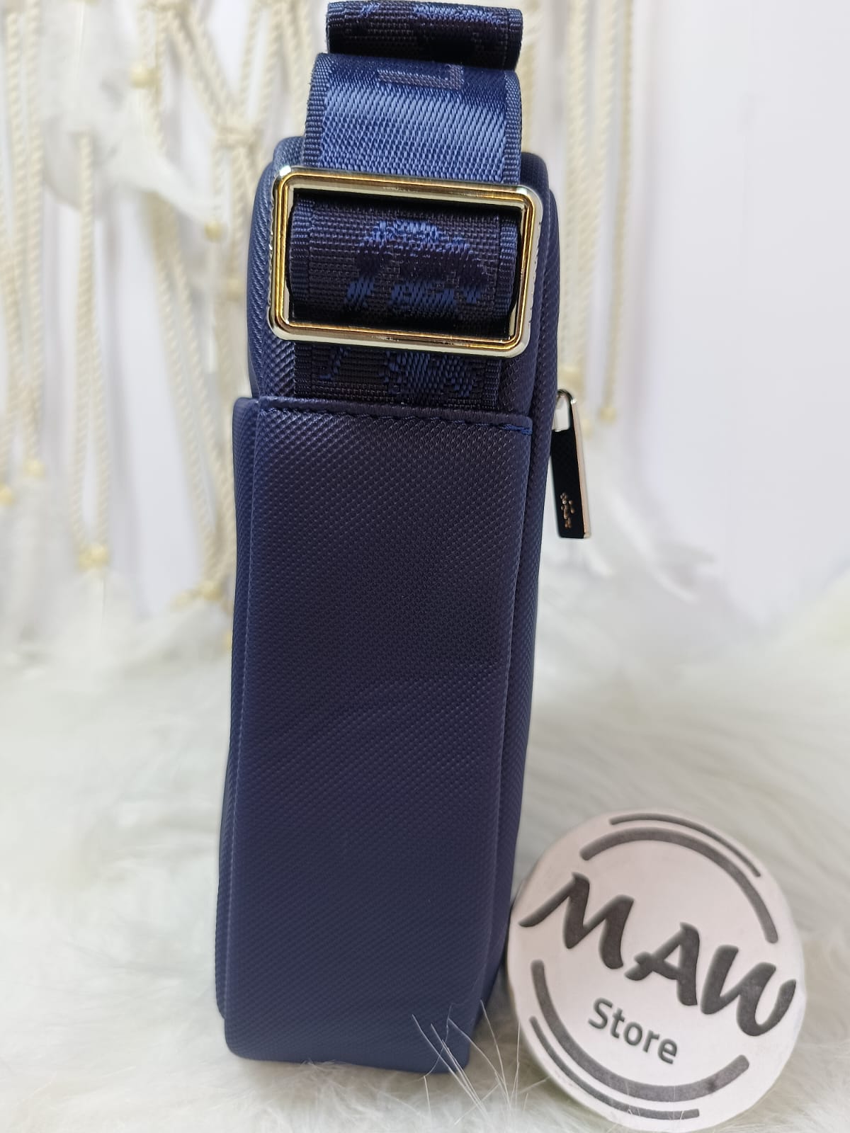 شنطة-لاكوست-ميرور-كروس-جلد-سوستة-خلفية-وجيب-امامى-مقاس-متوسط-ماو_ستور