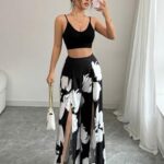طقم-بيتى-بلوزة-قصيرة-سوداء-مع-تنورة-ماكسي-طويلة-بطبعة-زهور-ماو_ستور