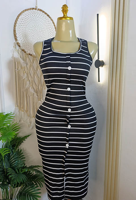 فستان-بيتى-طويل-مفتوح-الصدر-بزراير-اسود-ماو_ستور