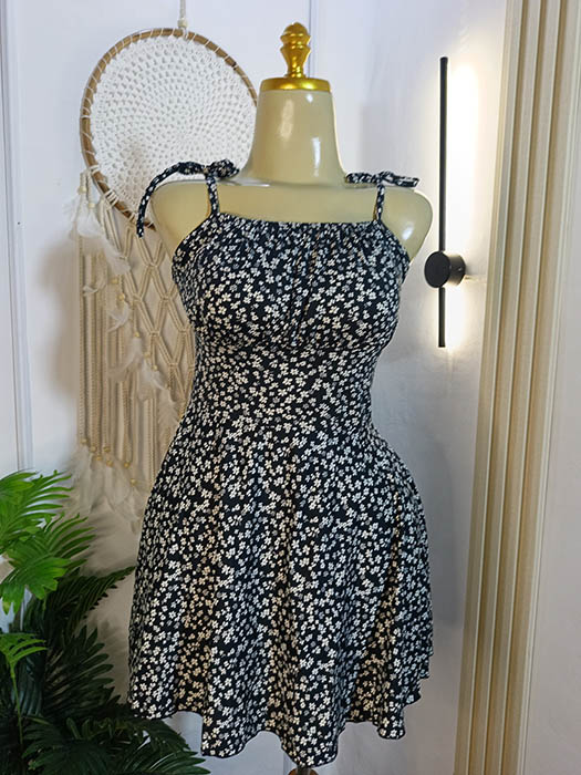 فستان-بيتي-بحمالات-مزين-بالورود-اسود-ماو_ستور